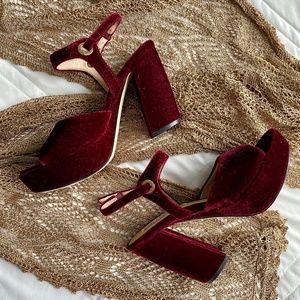 Gorgeous Brand New Designer Velvet Heels